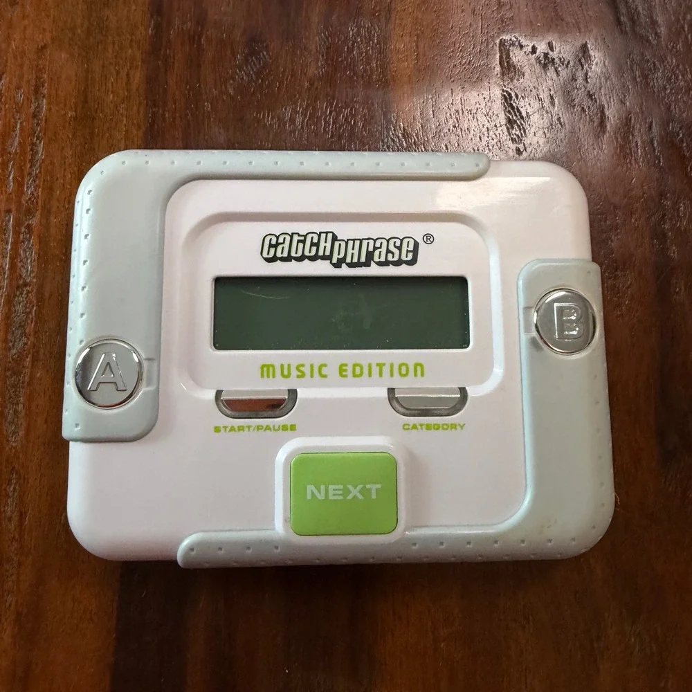 Hasbro Catch Phrase Music Edition Handheld Electronic Game 2005 White Green
